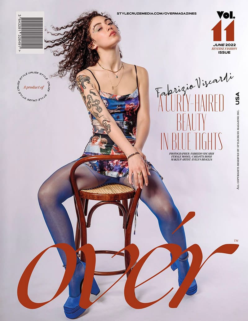 A CURLY-HAIRED BEAUTY IN BLUE TIGHTS - Carlotta Rossi Modella- Cover